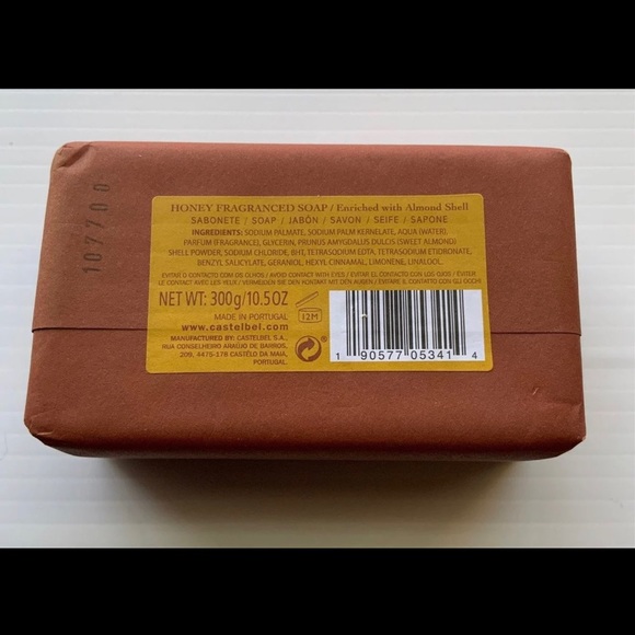 CASTELBEL rich honey fragranced soap bar for men - Picture 2 of 3